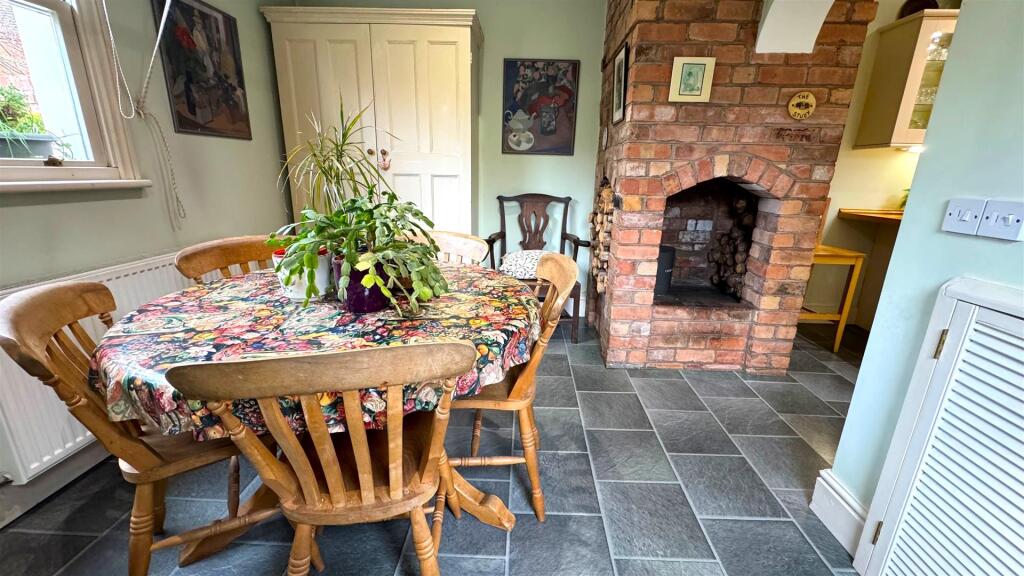 Breakfast Room (2).jpg