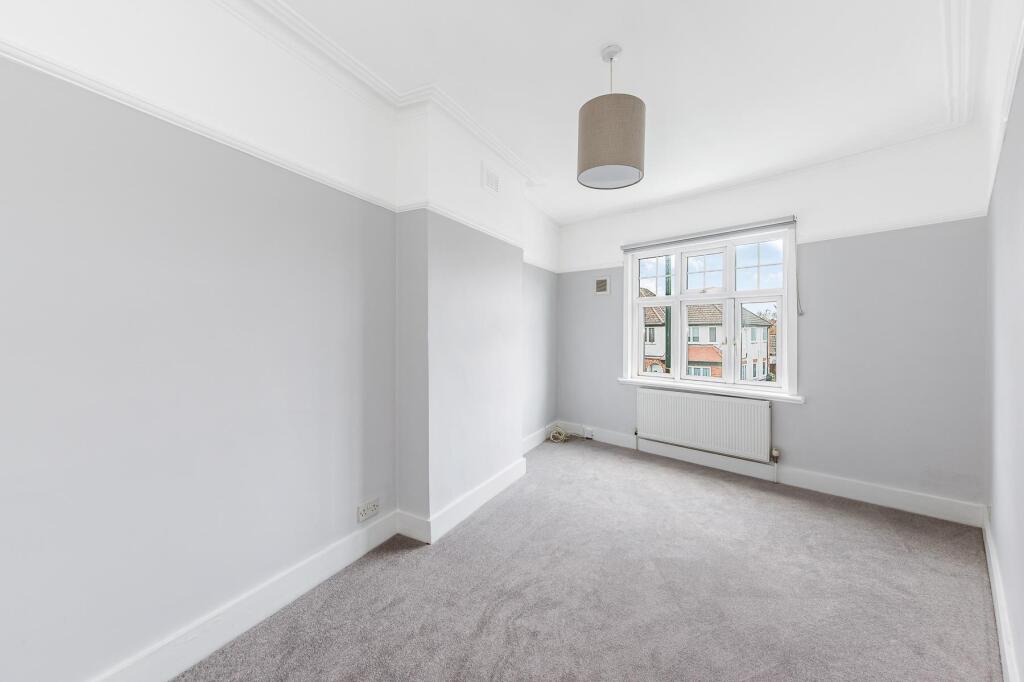 Kneller Road , Whitton, TW2