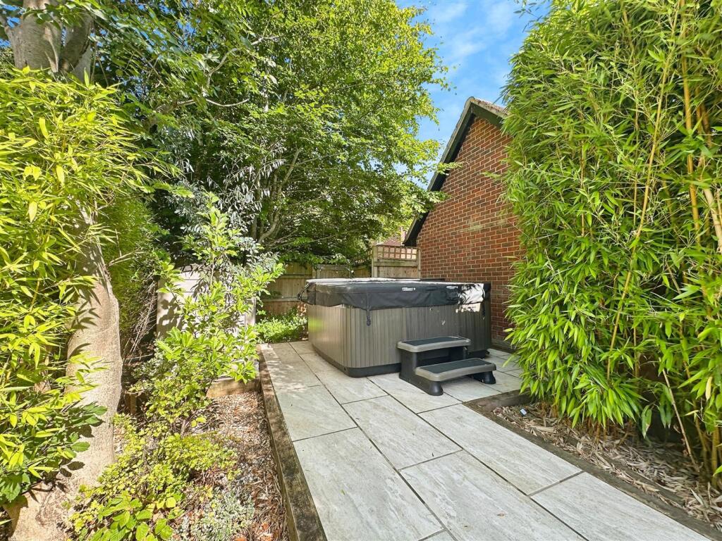 56c521ff--4135-BEF0-2E8CD7E4AB2E-46764-00000FEF385