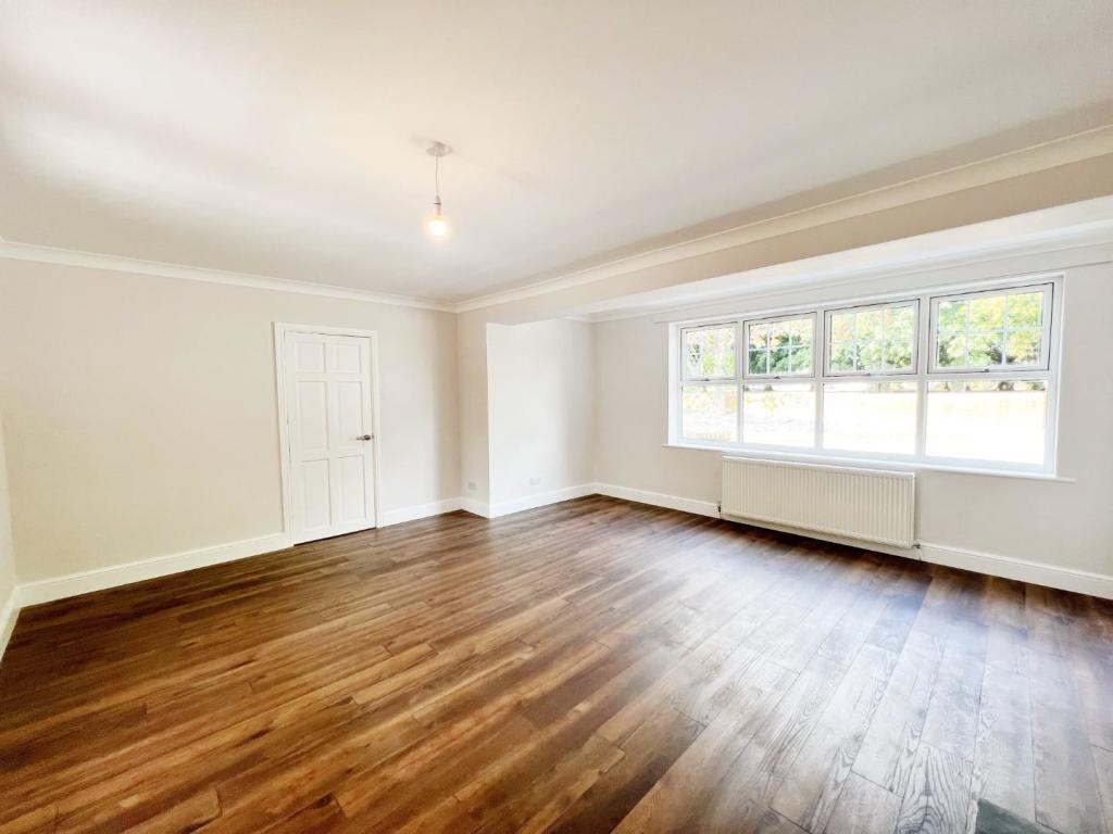 Lounge 3.jpg
