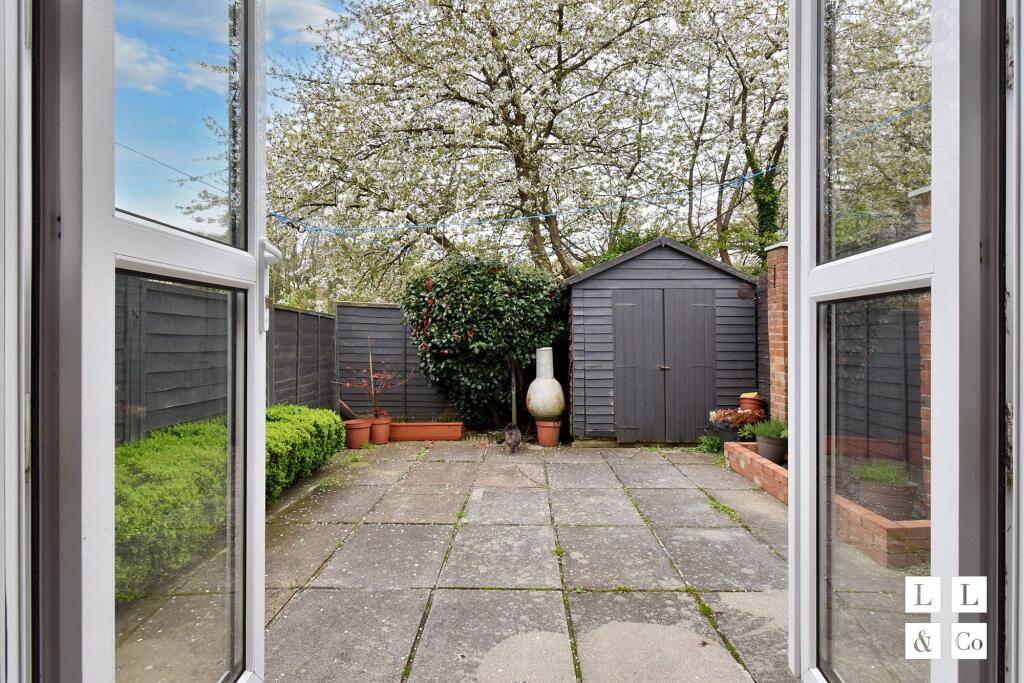 Rear courtyard garden