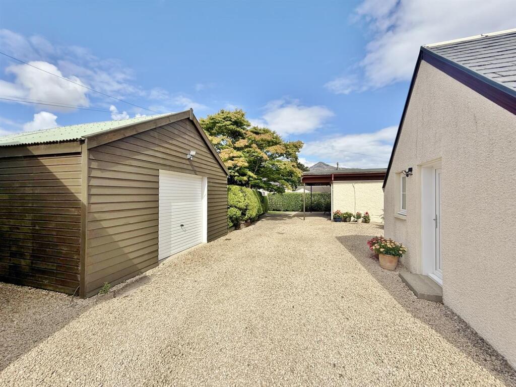 Garage/ workshop and driveway