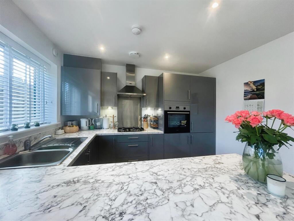 Kitchen/Dining Area