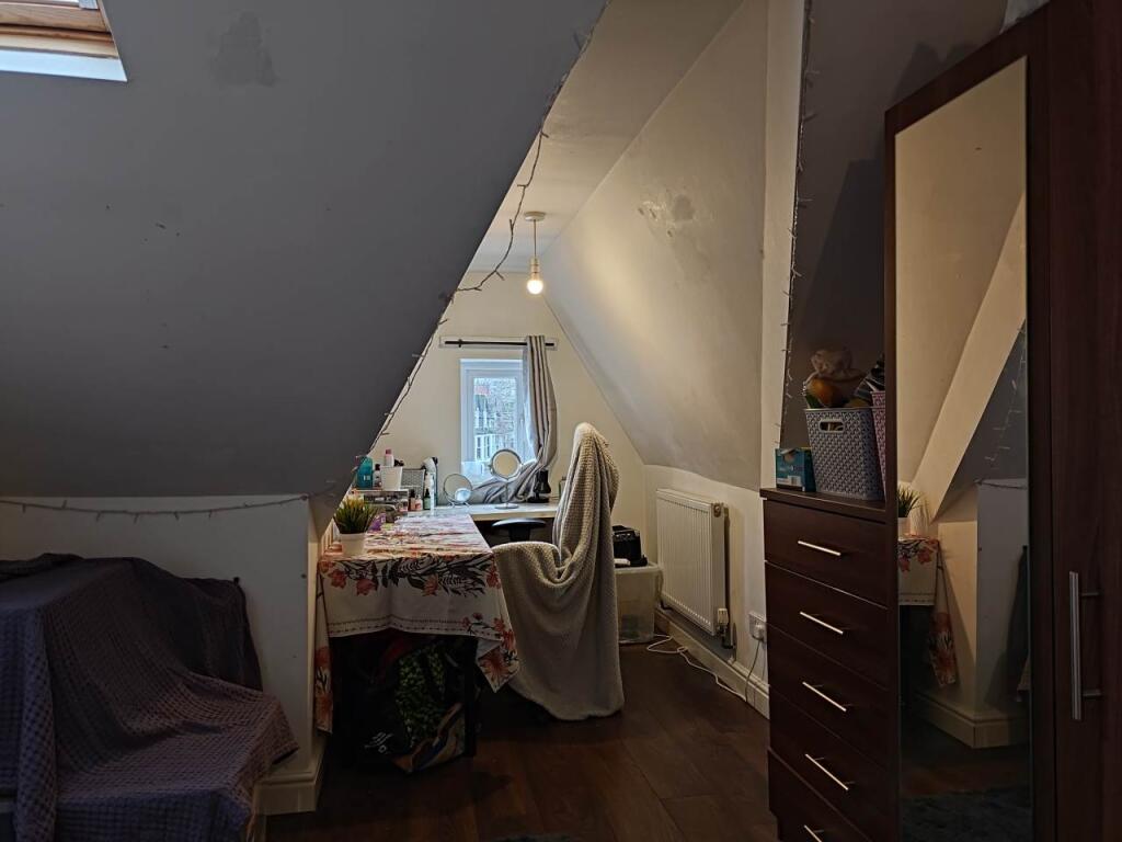 Bedroom 5 (2)