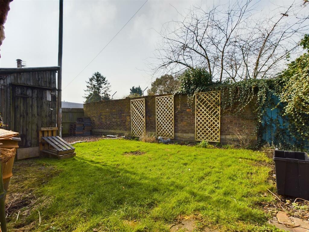 Rear Garden Pic 1.jpg