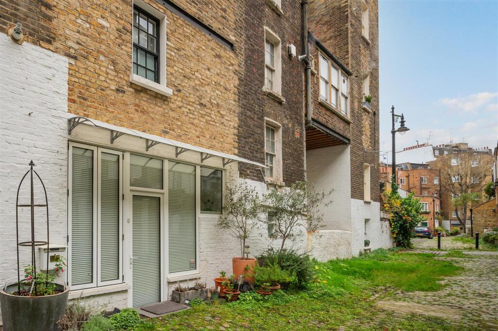 WARWICK SQUARE MEWS, 18-6 copy.jpg