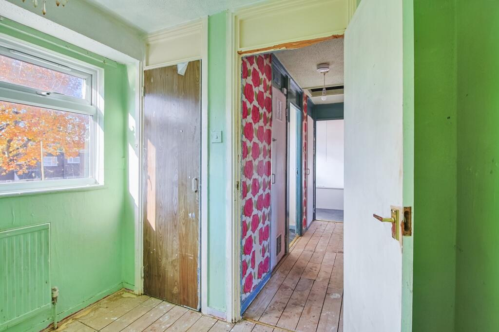 242 Pilgrims Way, Andover, SP10 5HU