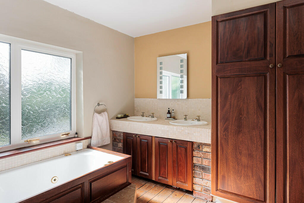 heyeswood_stables...