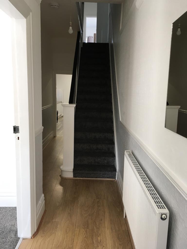 32) 14 Cranbrook Avenue Hallway 17.09.2020.jpg