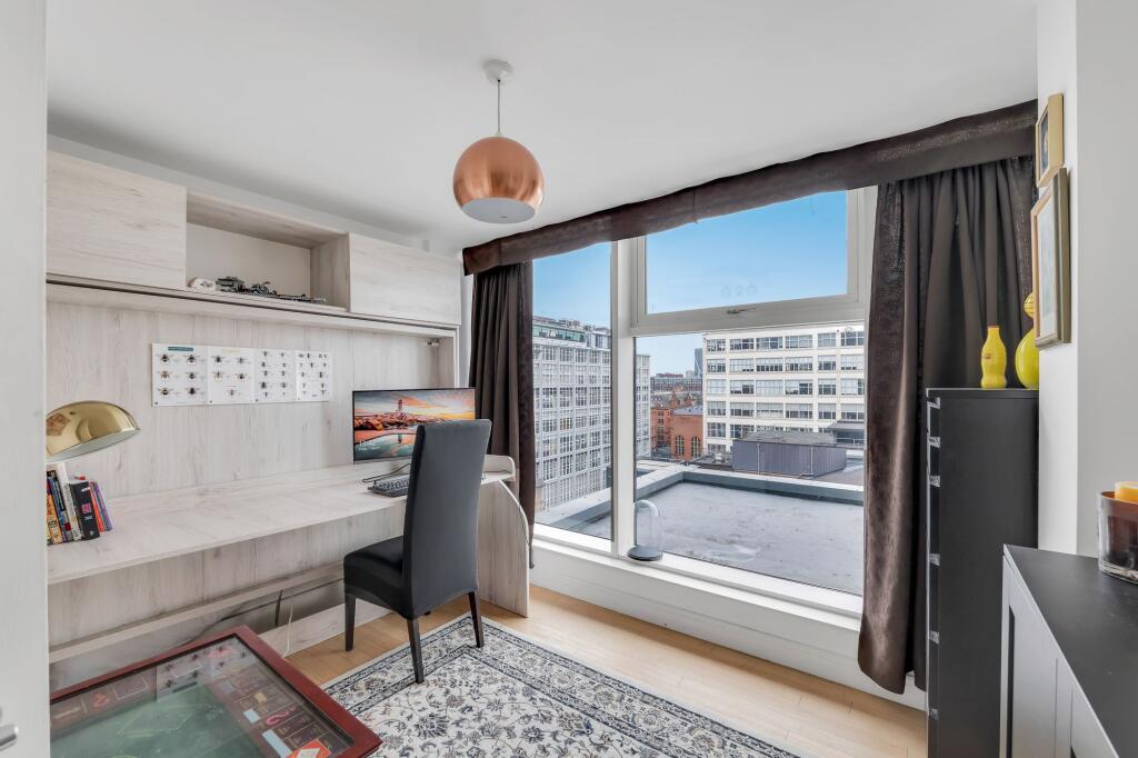 Bedroom/Office