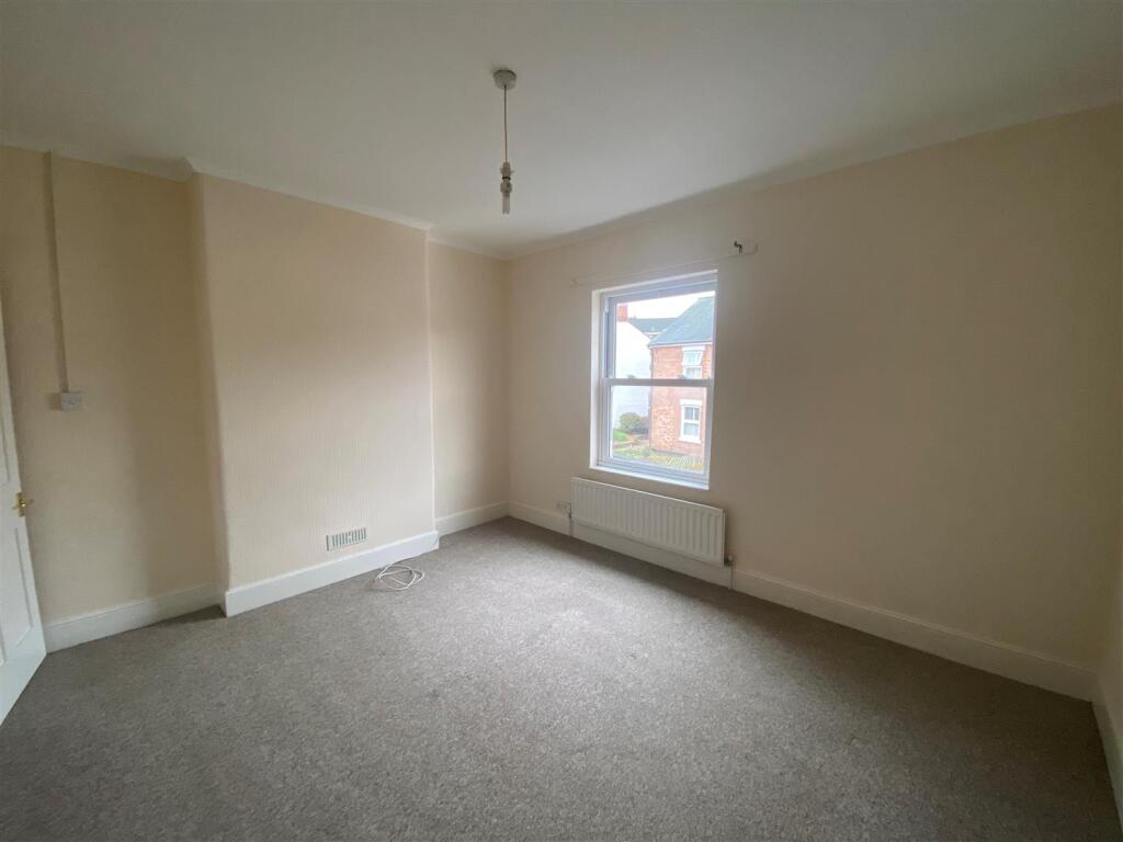 36 belmont bedroom1.jpg