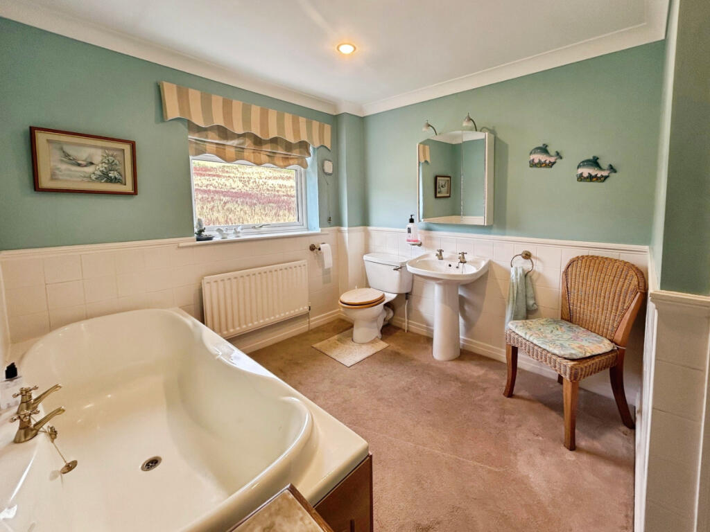 Modern Detached 4 Bedroom Property