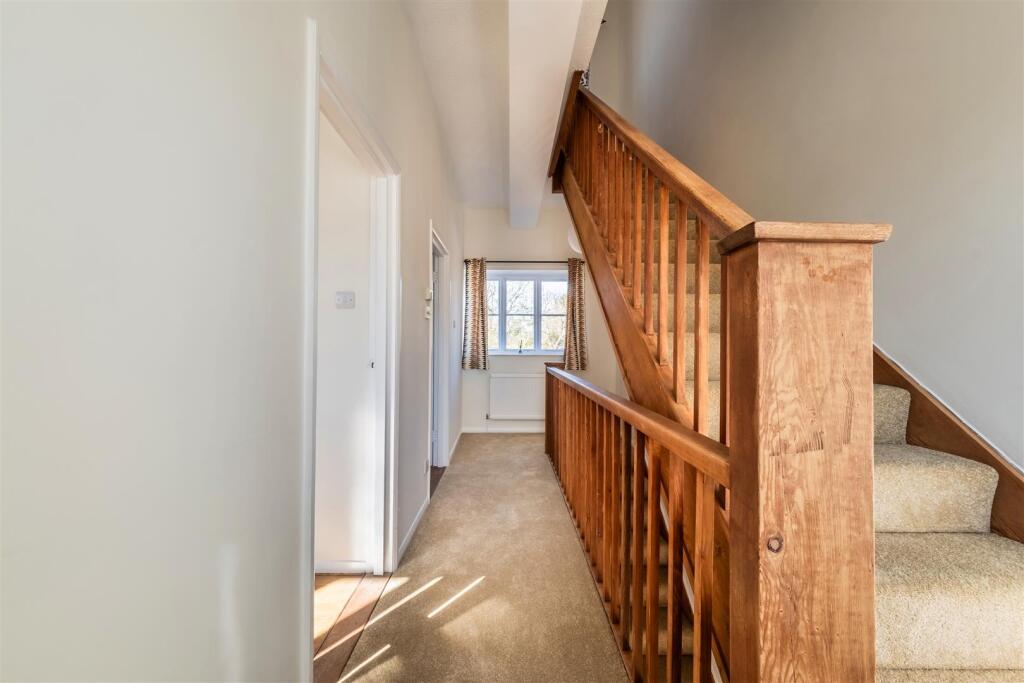 Middle Hallway 5.jpg