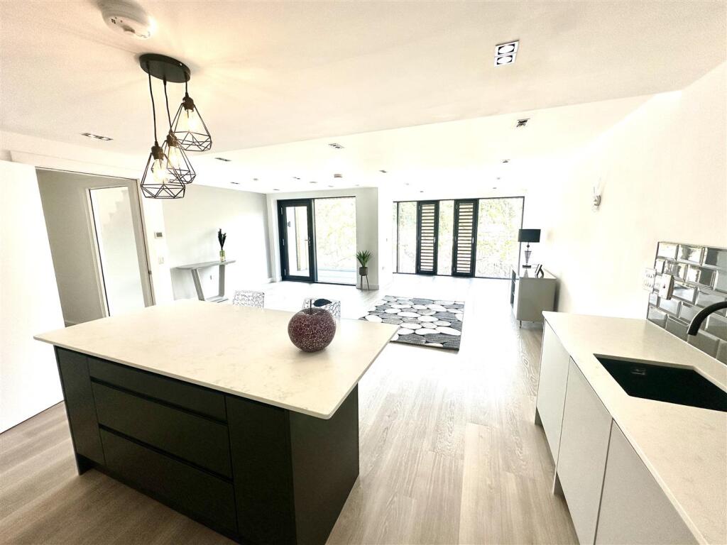 KITCHEN/FAMILY/DINING ROOM