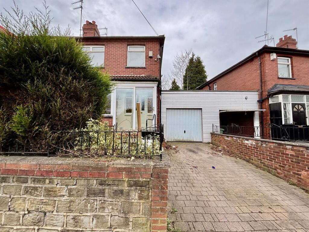 Off Street Parking / Single Garage: