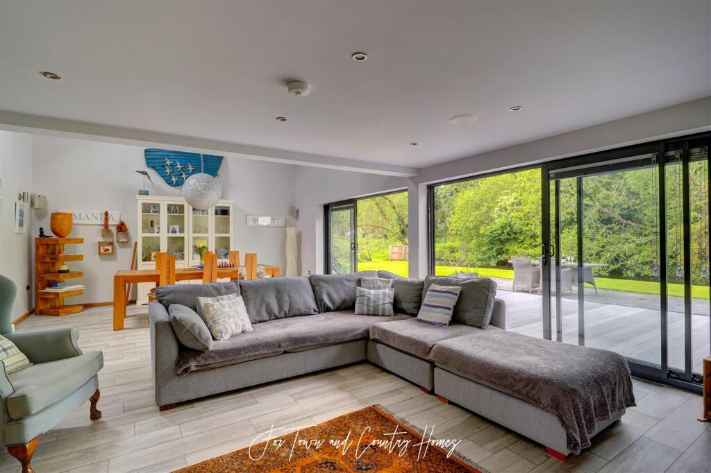 The Lake House (8).jpg