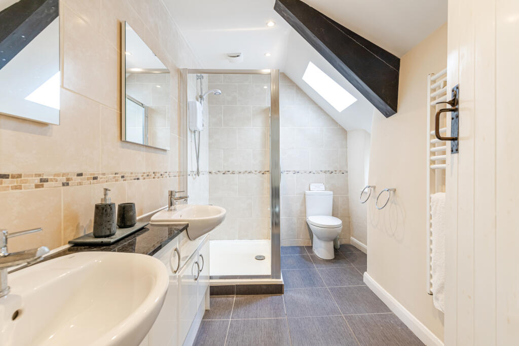 A28 - Bramble Cottage, Chillington - 250916