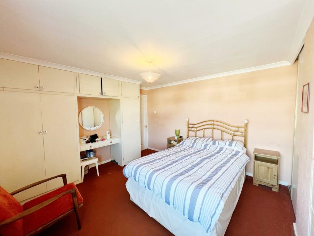 Bedroom 1 pic 2.jpg