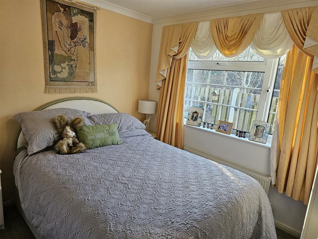 bed 2.jpg