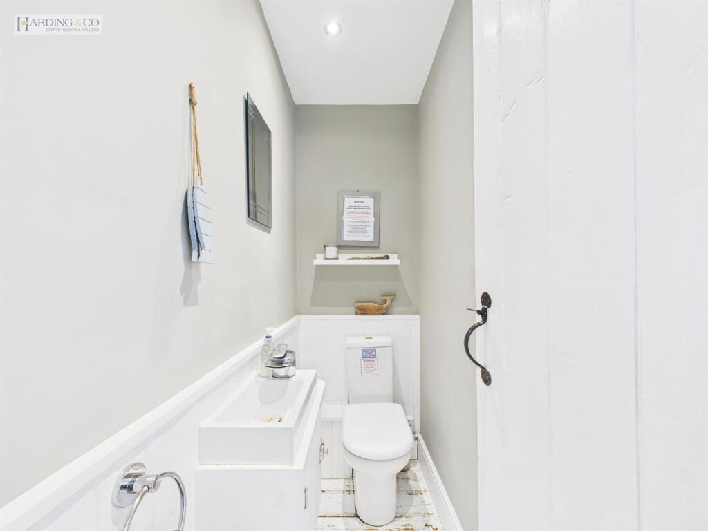 First Floor Cloakroom.jpg