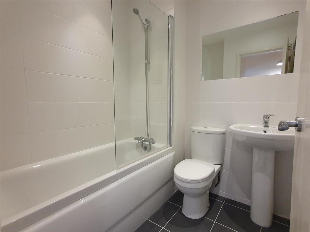 7 Wartha Mews Bathroom