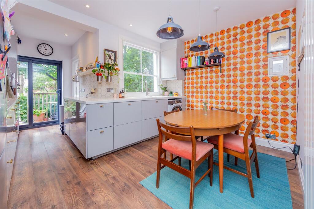 0033_116 Widdenham Road N7.jpg