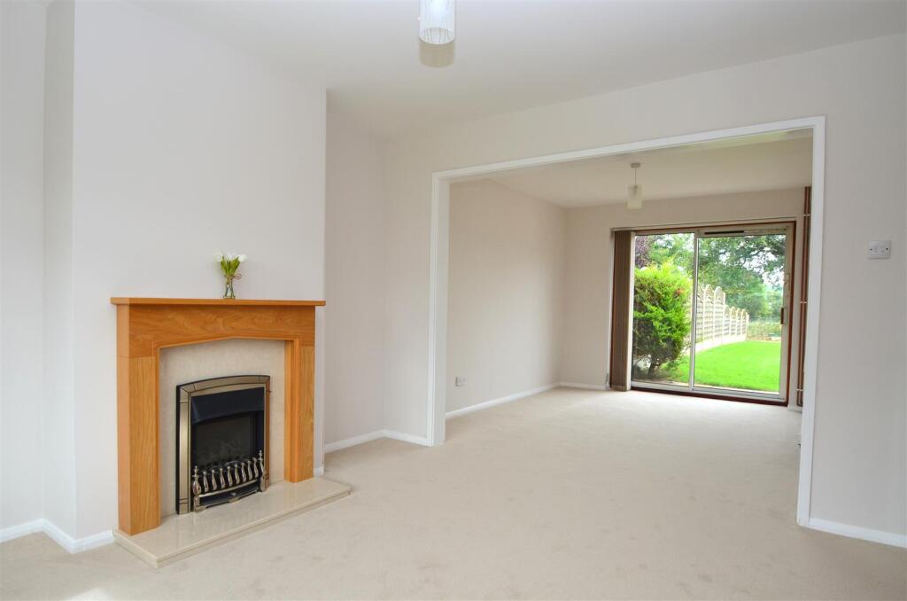 Lounge/Dining Room
