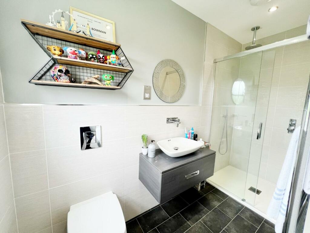 Ensuite To Bedroom 2.jpg