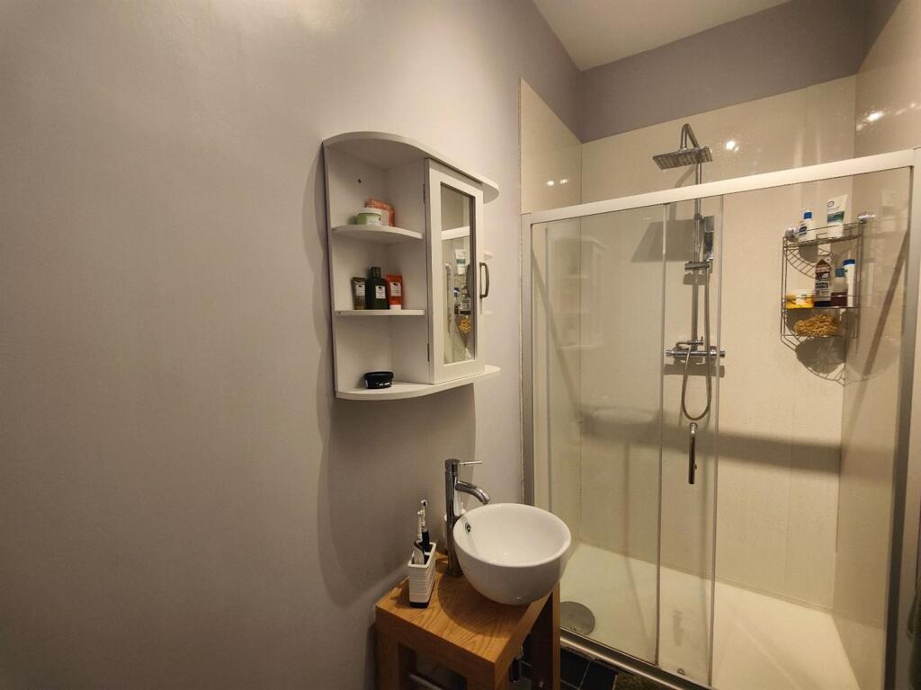 Master Bedroom Ensuite.jpg