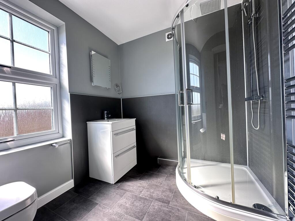 Family bathroom.JPG