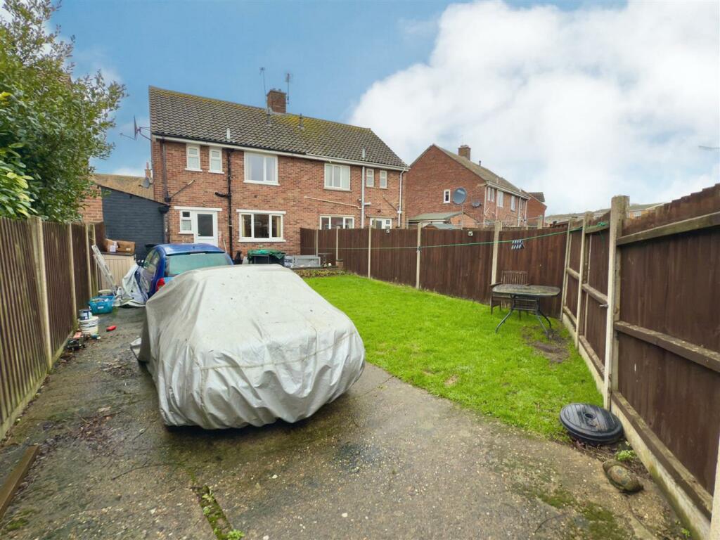 GARDEN AND DRIVE.jpg