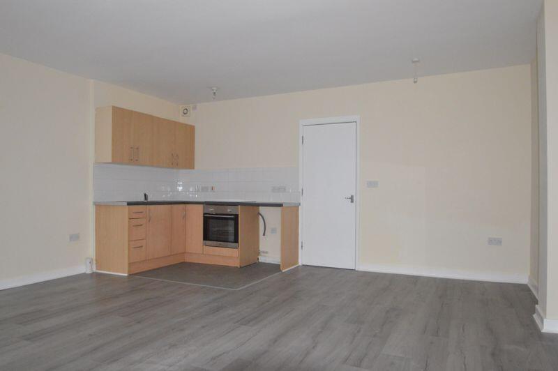 LOUNGE / KITCHEN