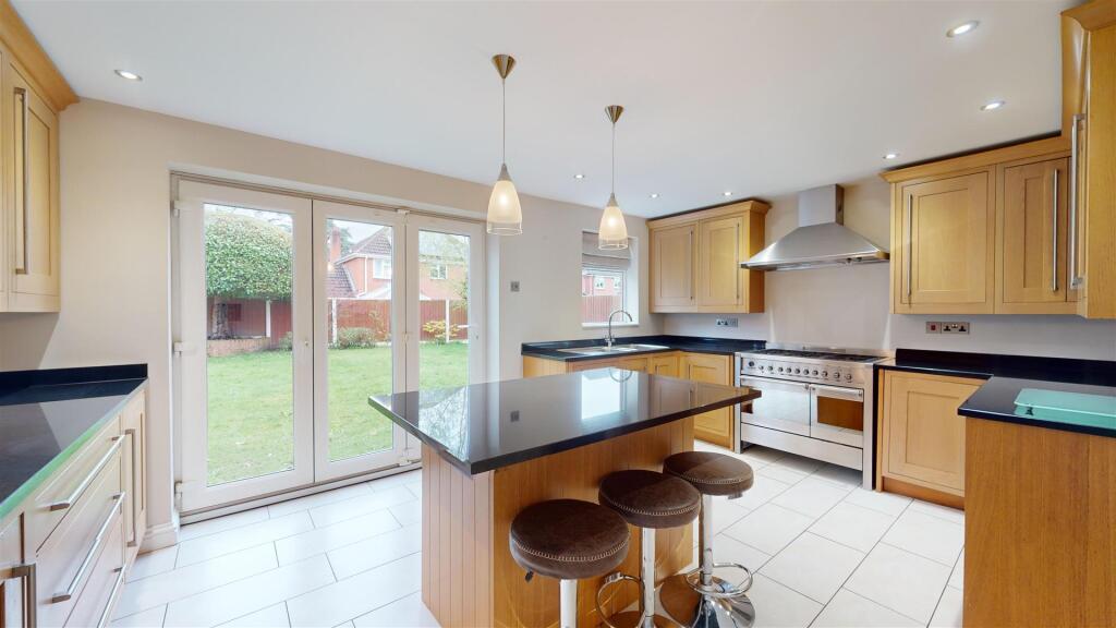 Bicton Heath, Haresfield 5 Kitchen.jpg