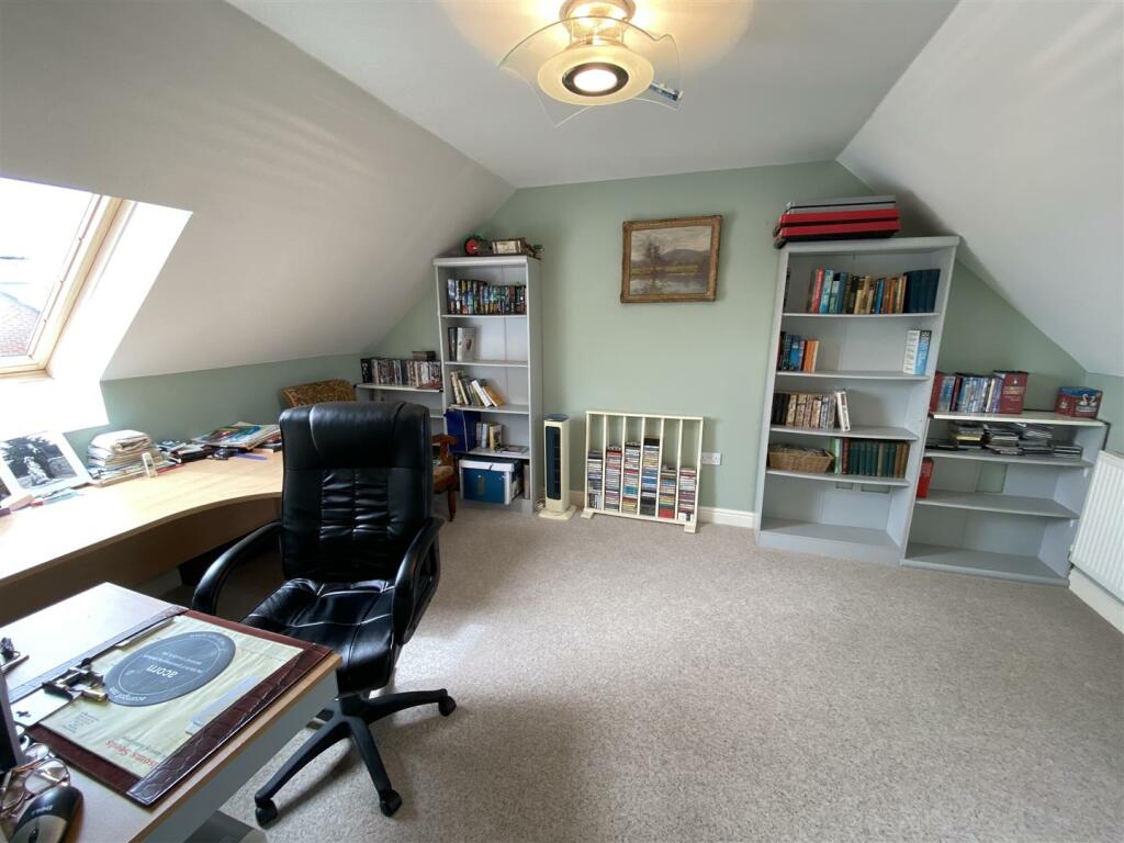 BEDROOM 5