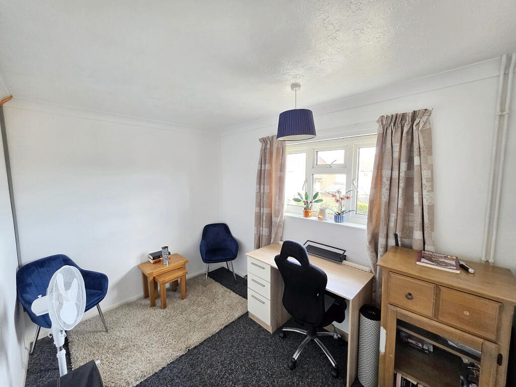 Bedroom 2 (2)