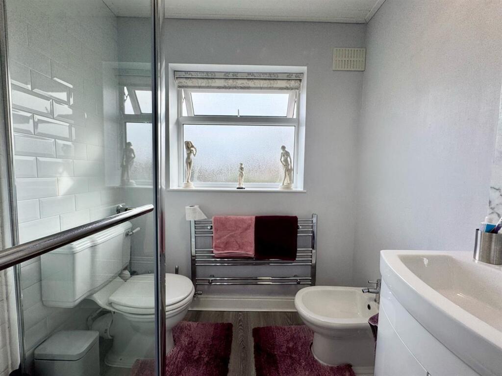 Shower room (1).jpg