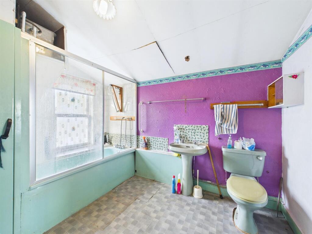 8 - Three bed mid-terraced house.jpg