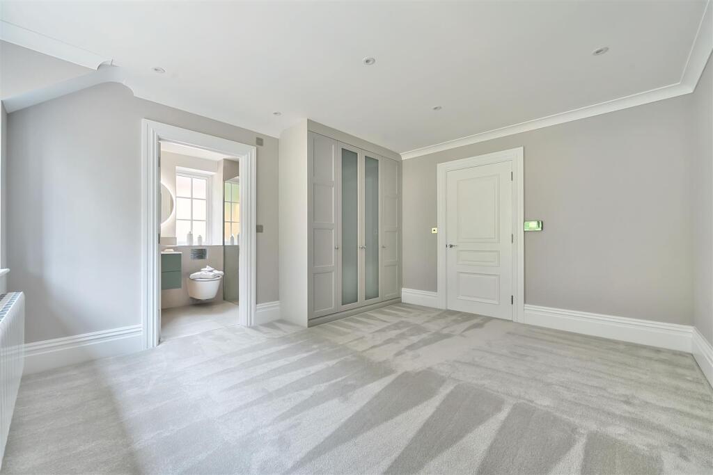 Plot 5 Bedroom 2.jpg
