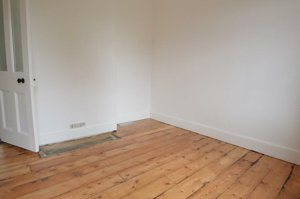 Sitting room1.JPG