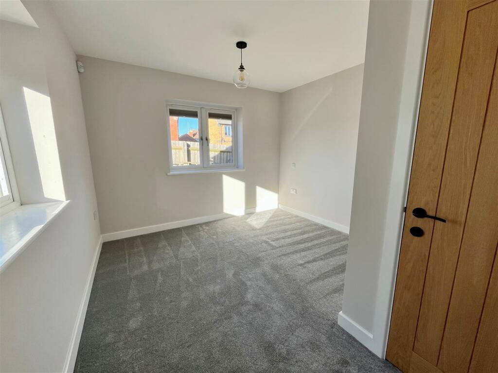Bedroom 1.jpg