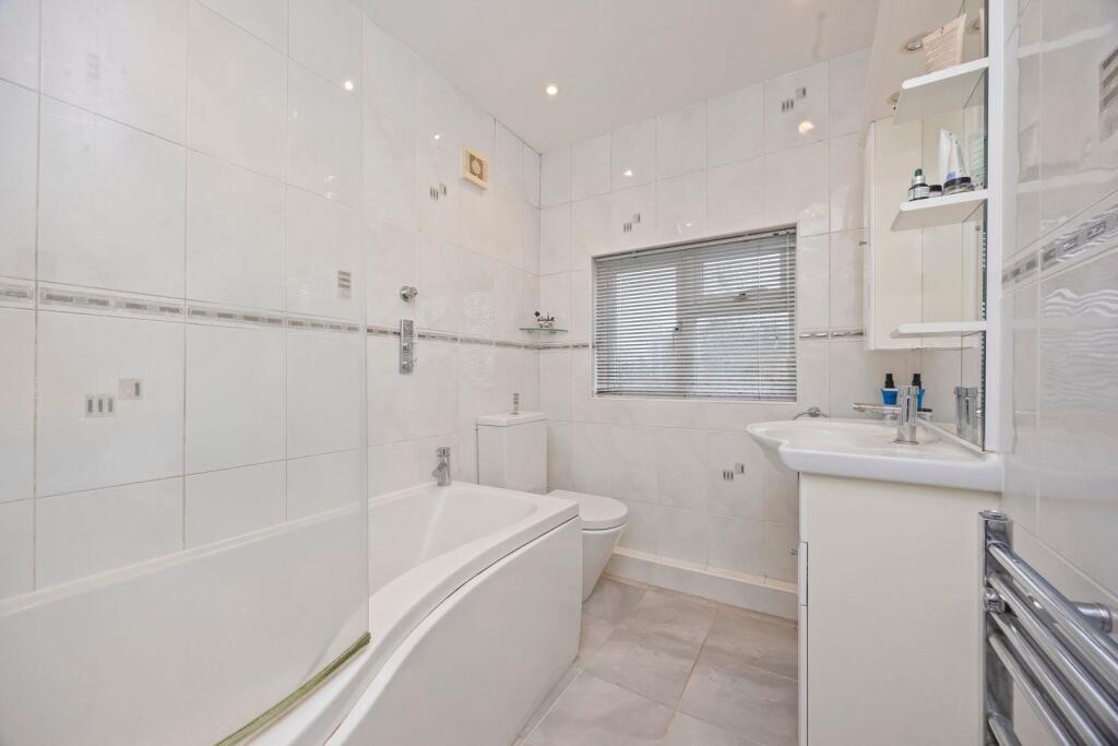 Nevill Avenue 139 BATHROOM.jpeg