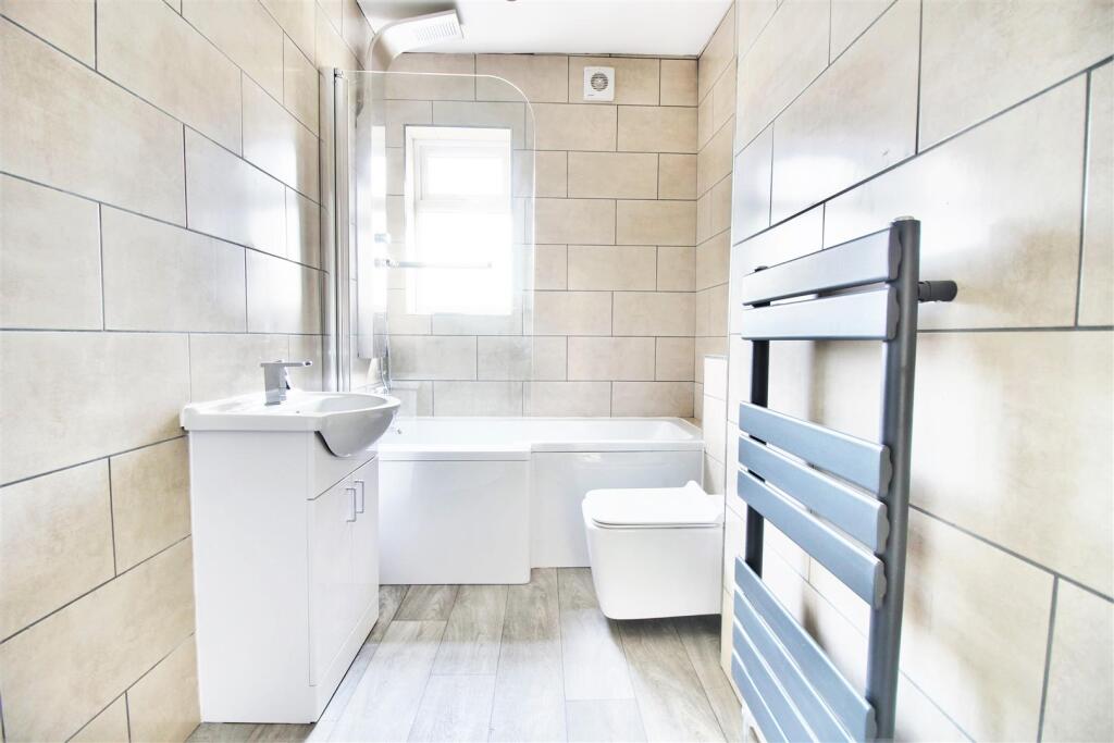Bathroom 2.jpg