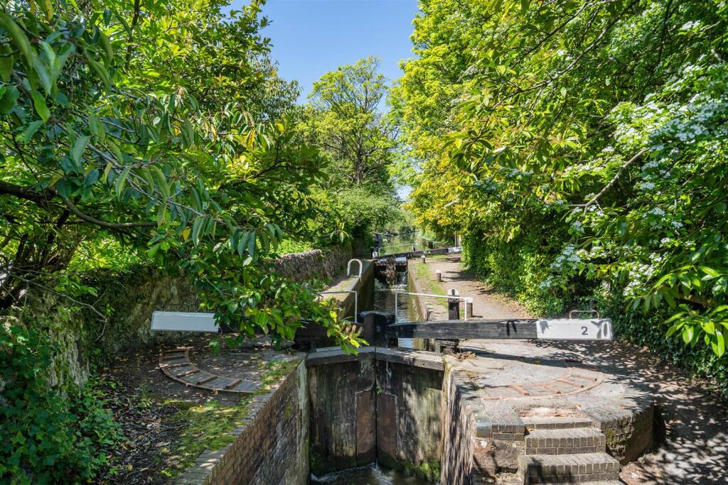 2 Canal Cottage_4.jpg