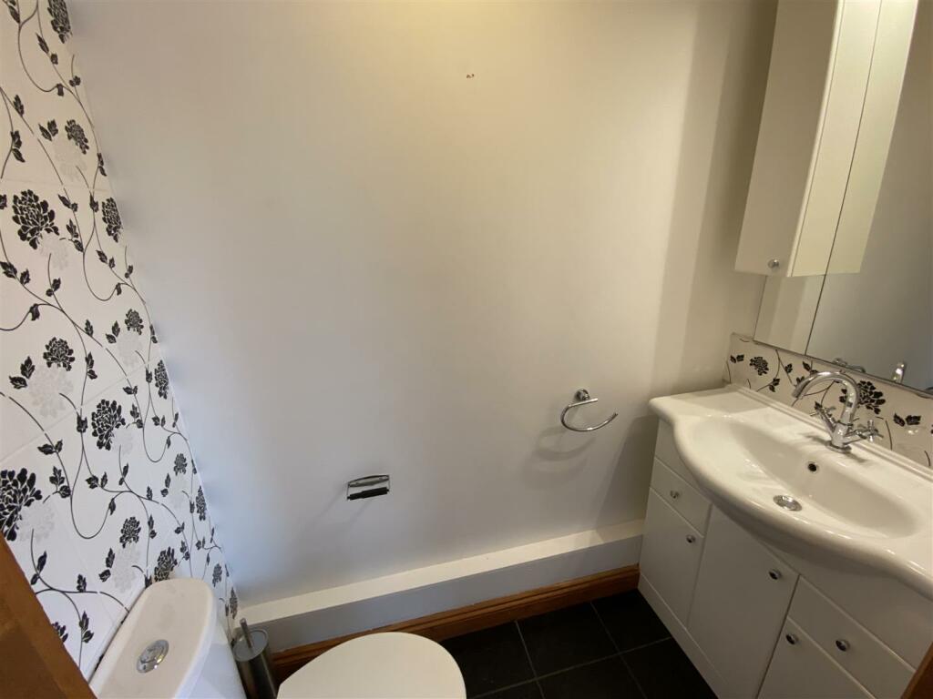 Cloakroom WC.jpeg