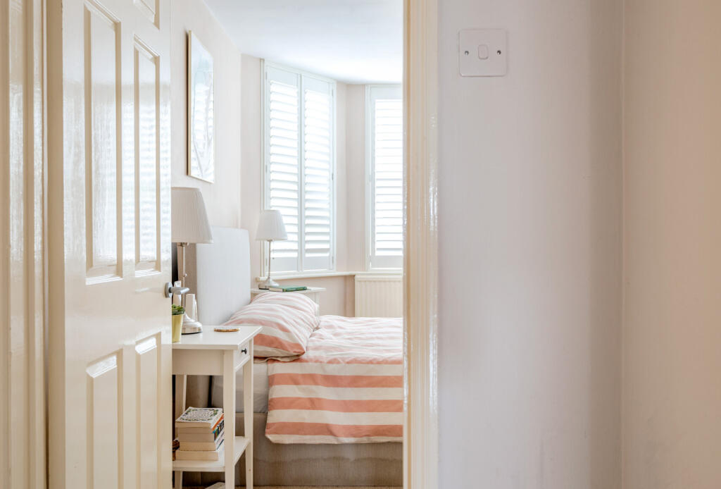 1317835-5-687a687...