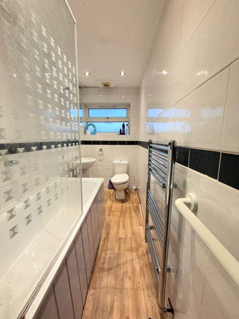 High Road, Romford, London, RM6