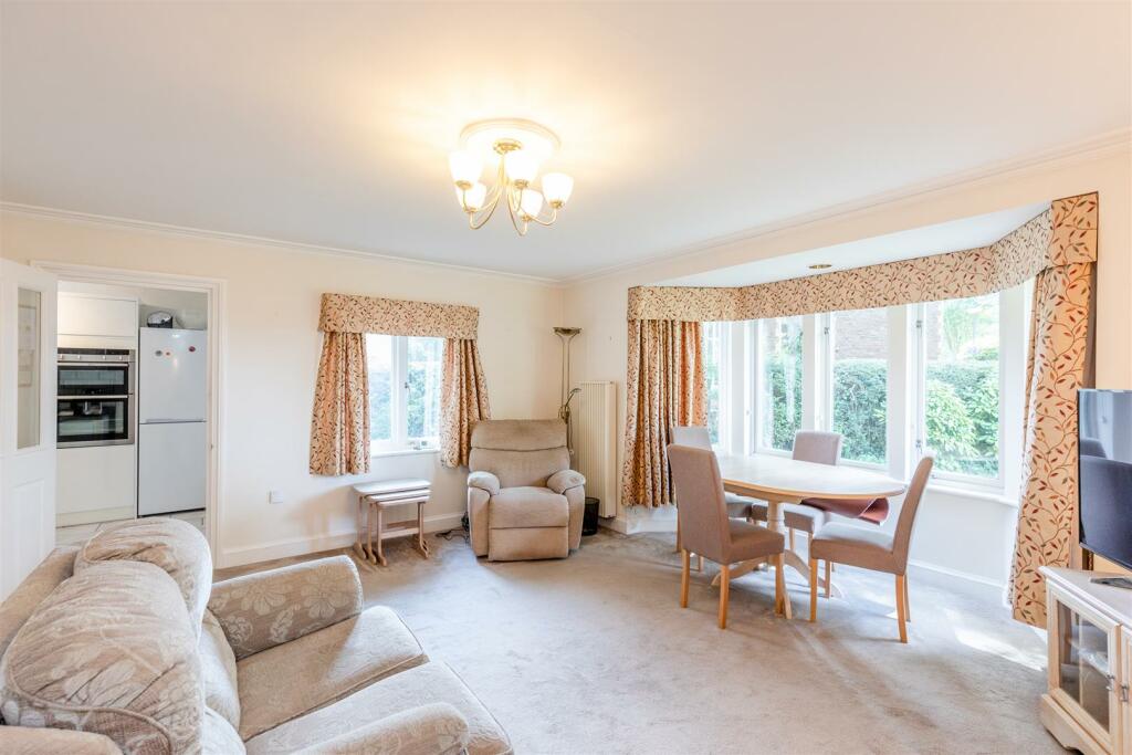 Carfax Court Redland Living room.jpg