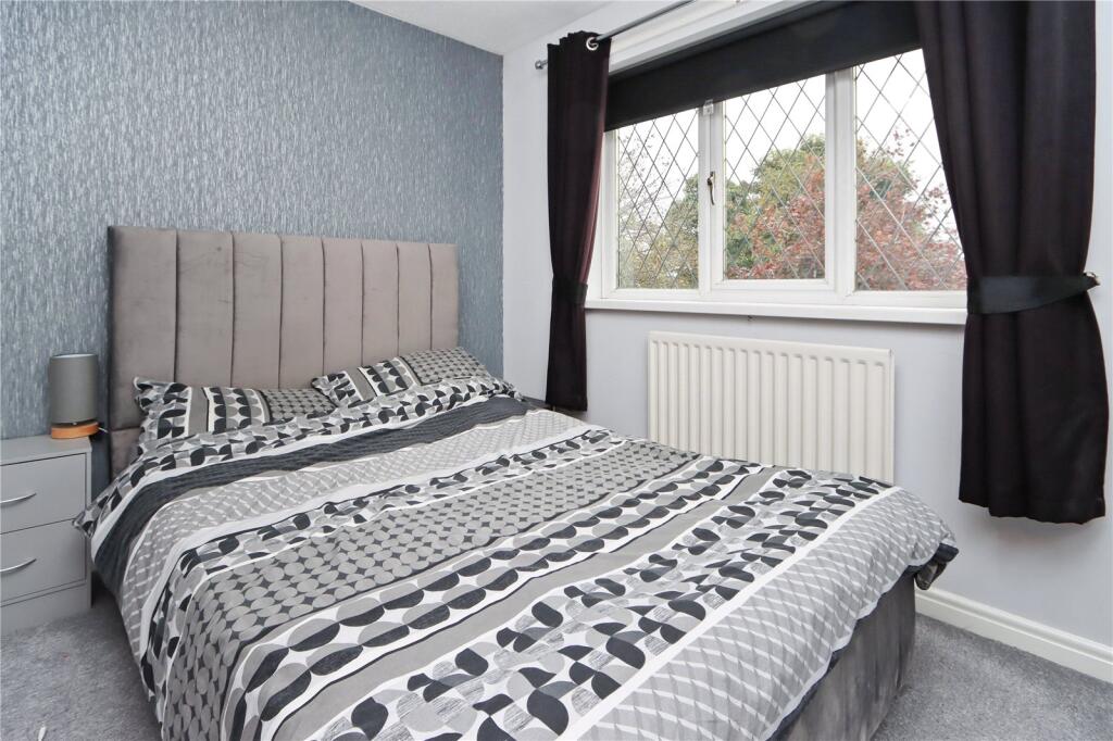 Bedroom 1 Pic 2