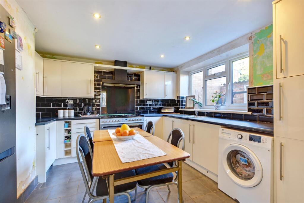 Kitchen_1.jpeg