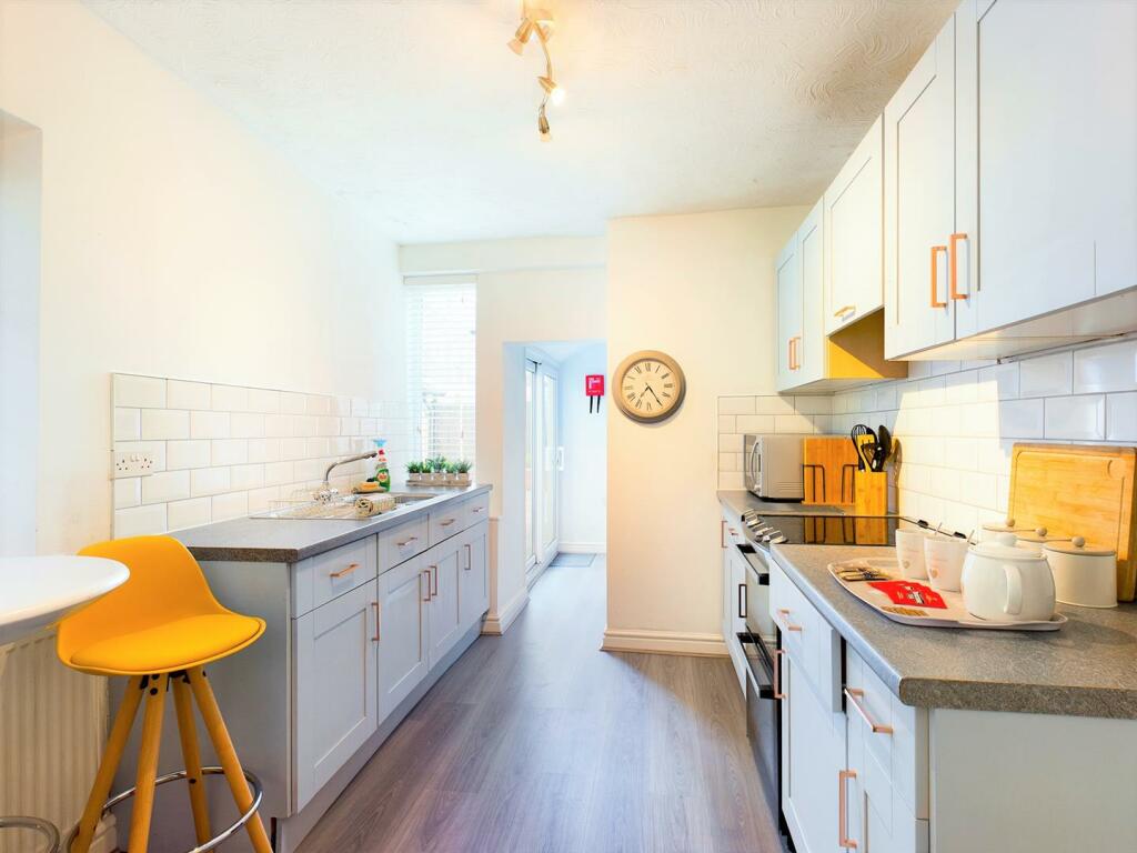 kitchen light .jpg